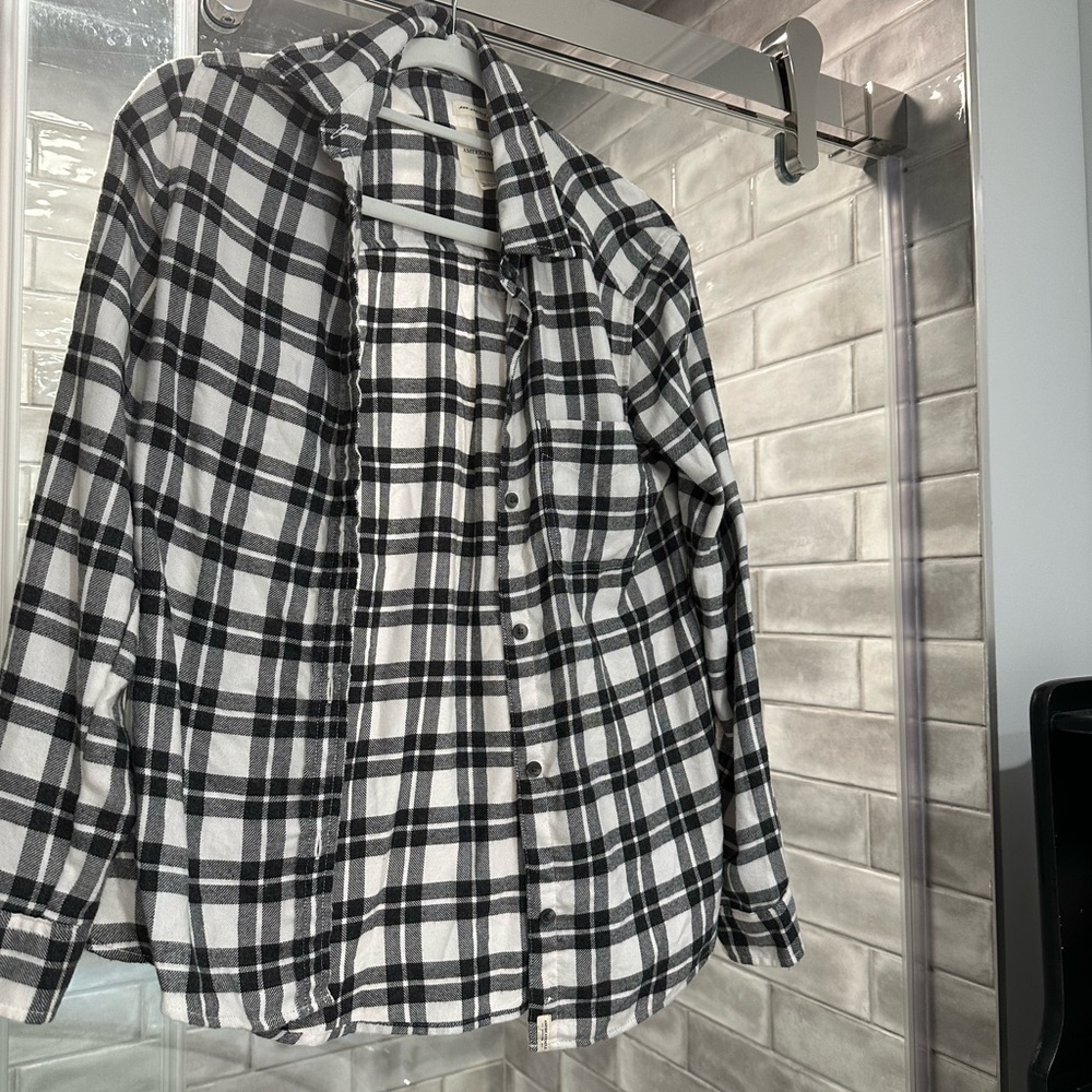 American Eagle Black and White Flannel!!